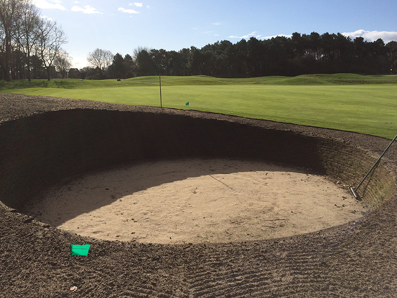 Op de Golf te Knokke zijn de renovatiewerken gestart voor de winterperiode 2015-2016